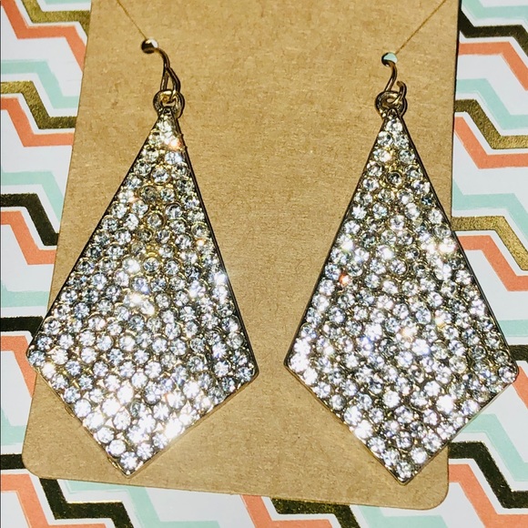 💎 Sparkly, Faux Diamond Earrings 💎 - Picture 1 of 2